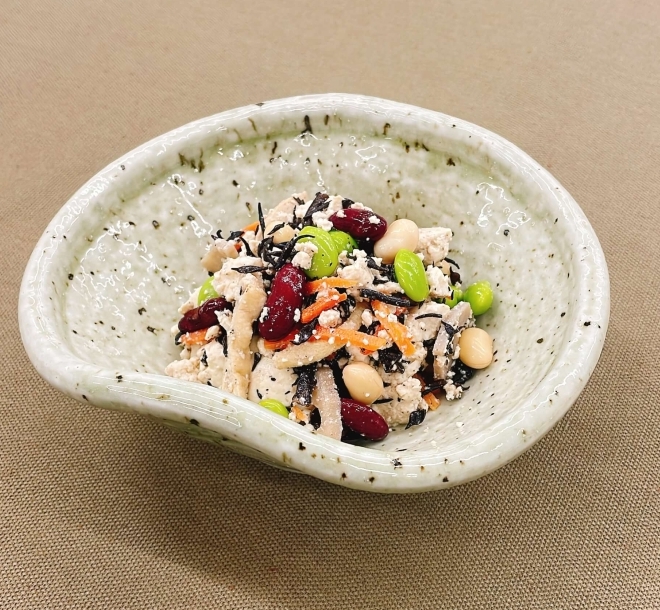 たんぱく質が摂れる<br>豆腐ひじき煮の商品イメージ